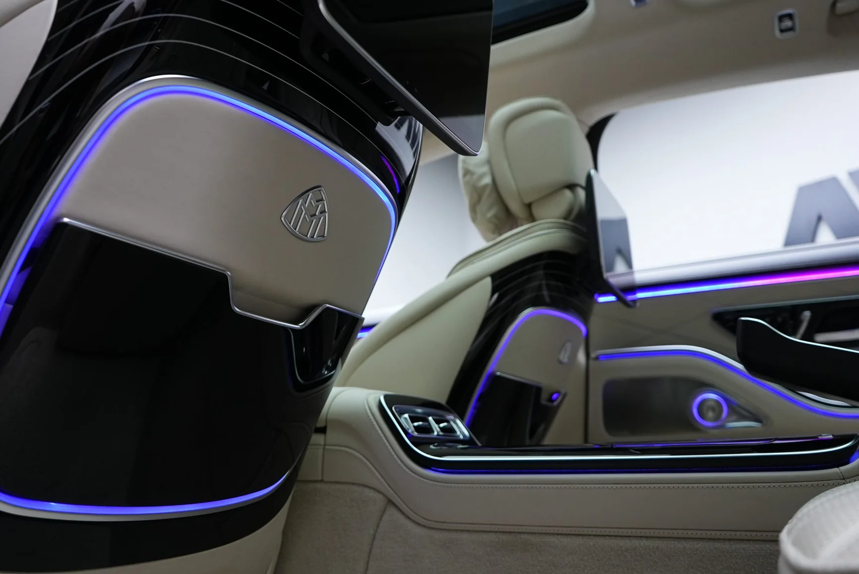Mercedes-Maybach S680 Two-Tone - View 12