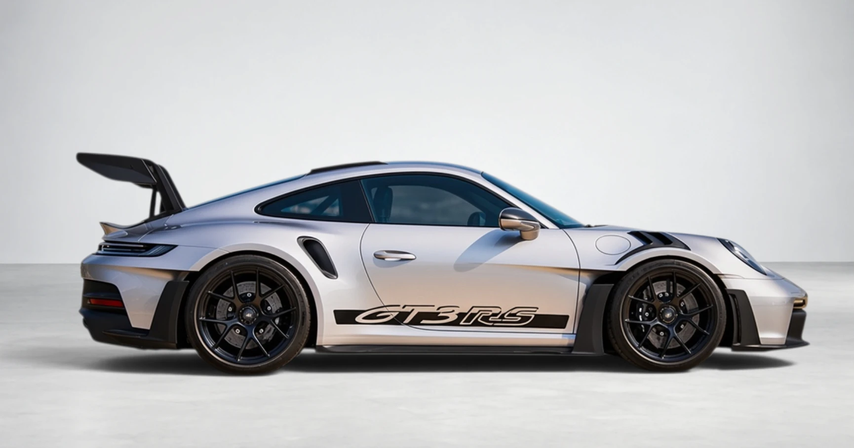 اجاره Porsche 911 GT3 RS Weissach Package Silver در دبی – تصویر 2