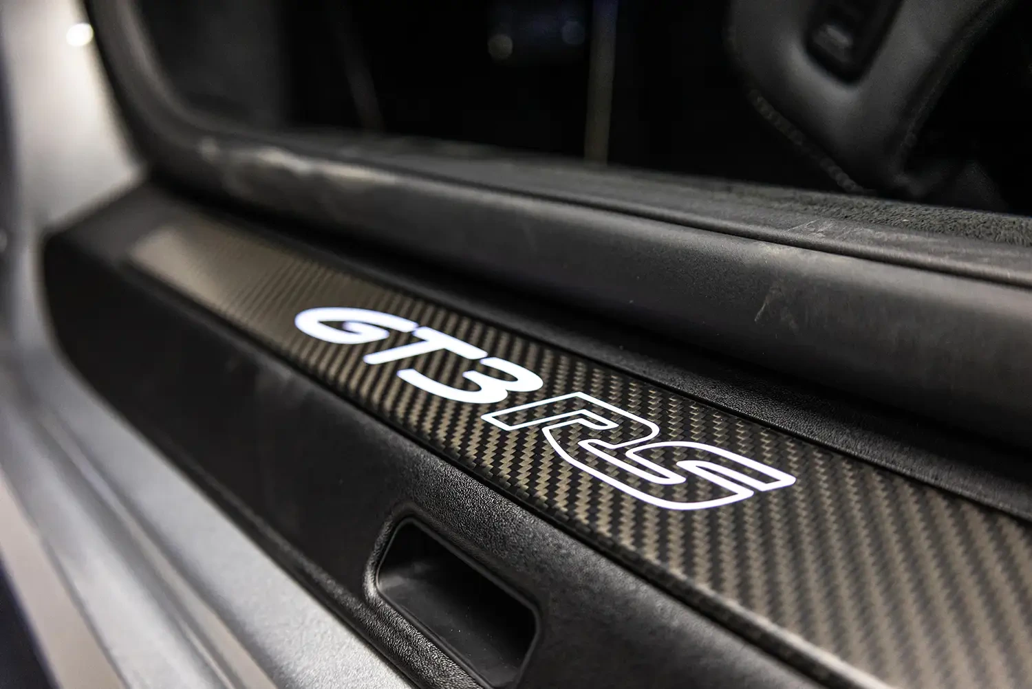 اجاره Porsche 911 GT3 RS Weissach Package Silver در دبی – تصویر 9