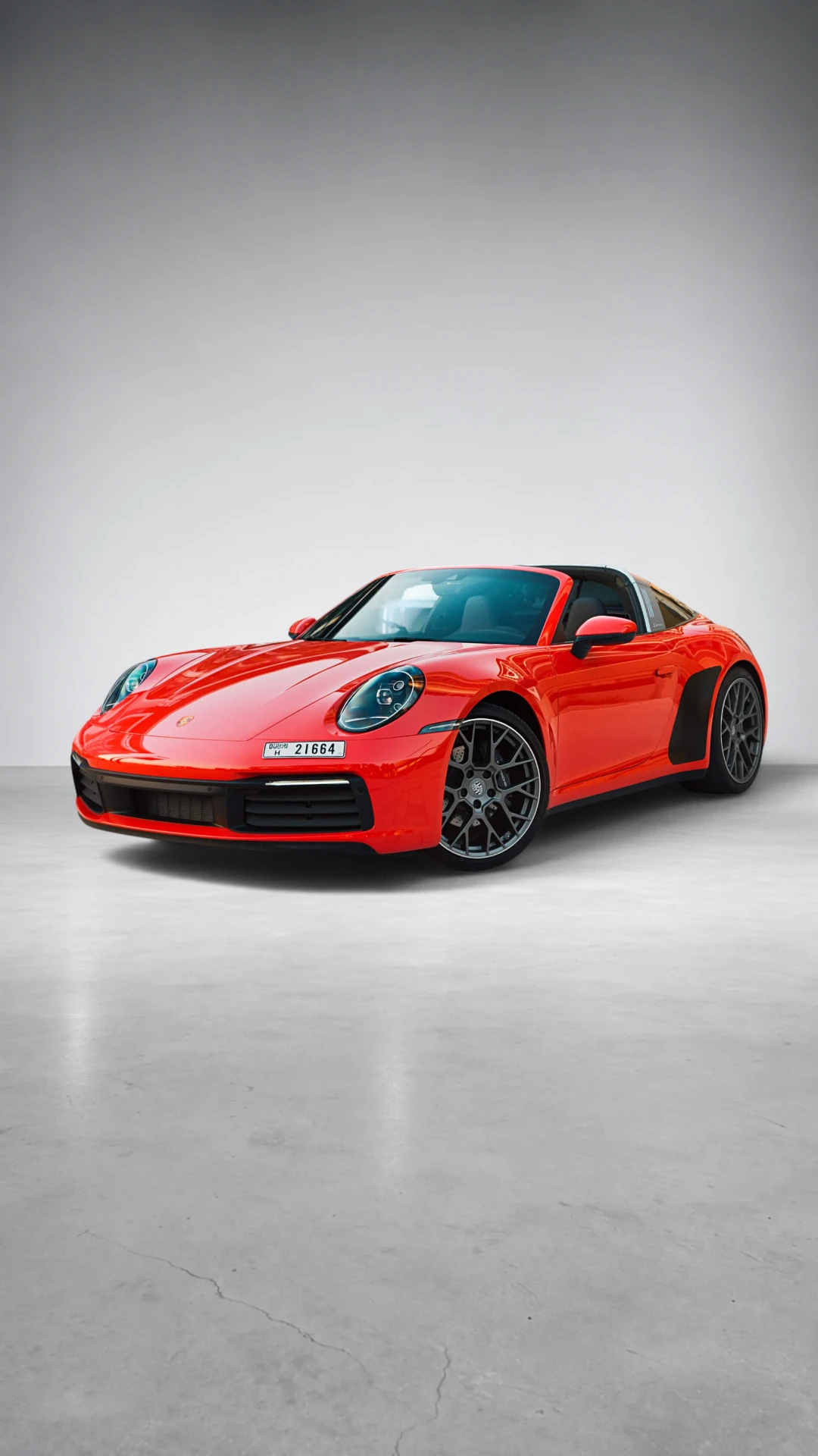 Porsche 911 Targa 4S Crayon Grey Fullbleed Shot