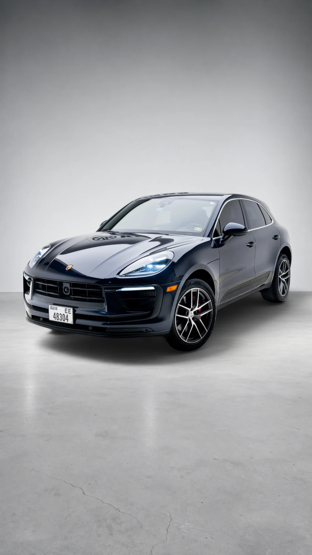 Porsche Macan S Gentian Blue Fullbleed Shot
