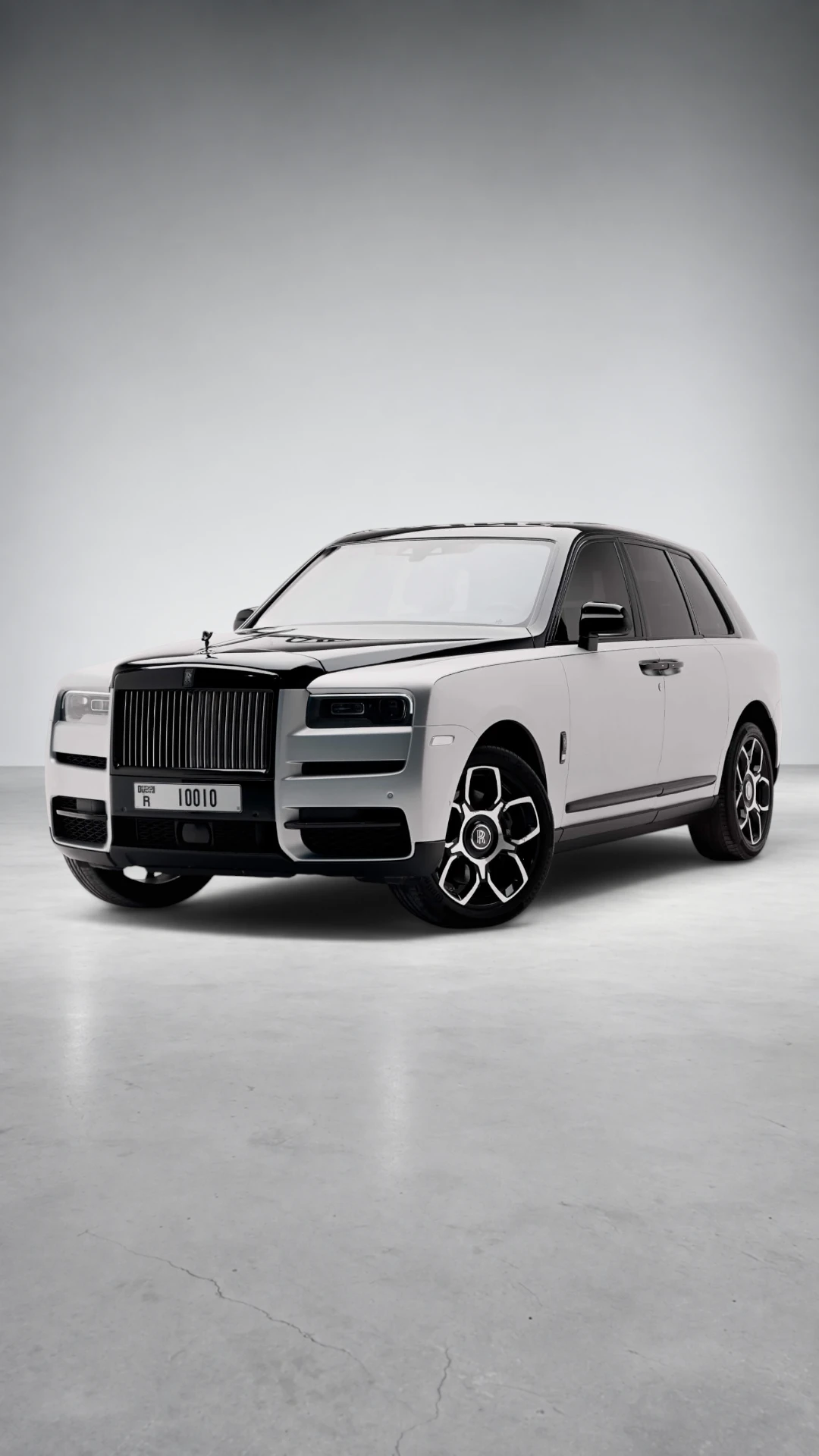 Rolls-Royce Cullinan Black Badge Tempest Silver in Dubai