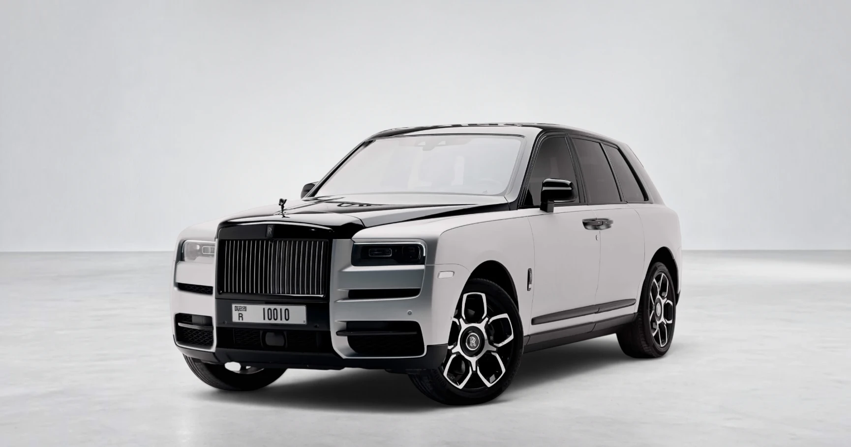 Rolls-Royce Cullinan Black Badge Tempest Silver - View 2