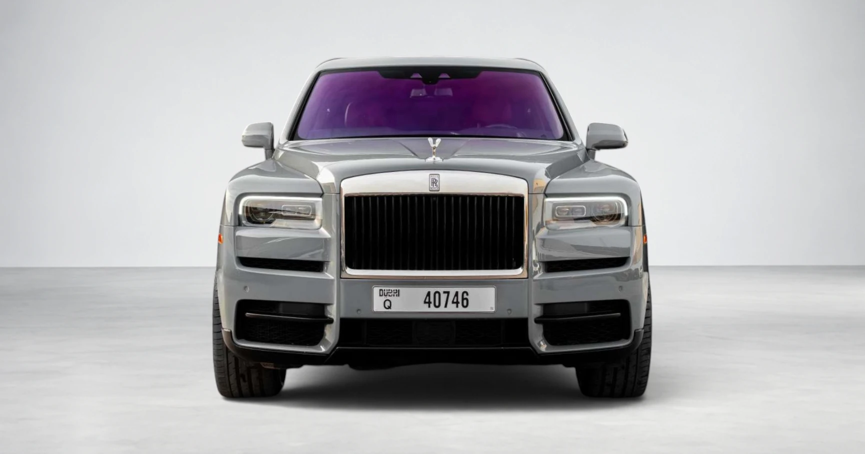 迪拜Rolls-Royce Cullinan Grey出租 – 图片 4