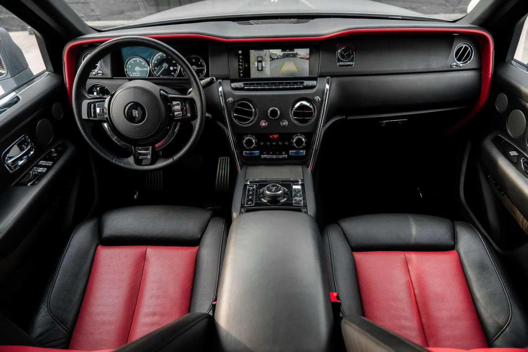 迪拜Rolls-Royce Cullinan Grey出租 – 图片 7