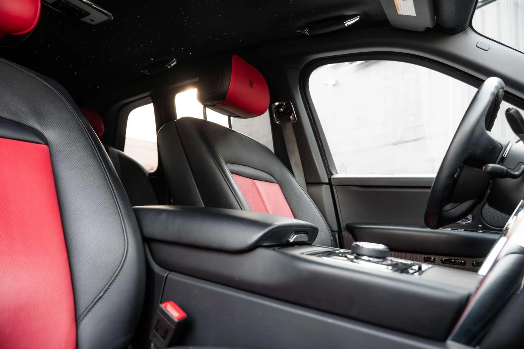 迪拜Rolls-Royce Cullinan Grey出租 – 图片 9
