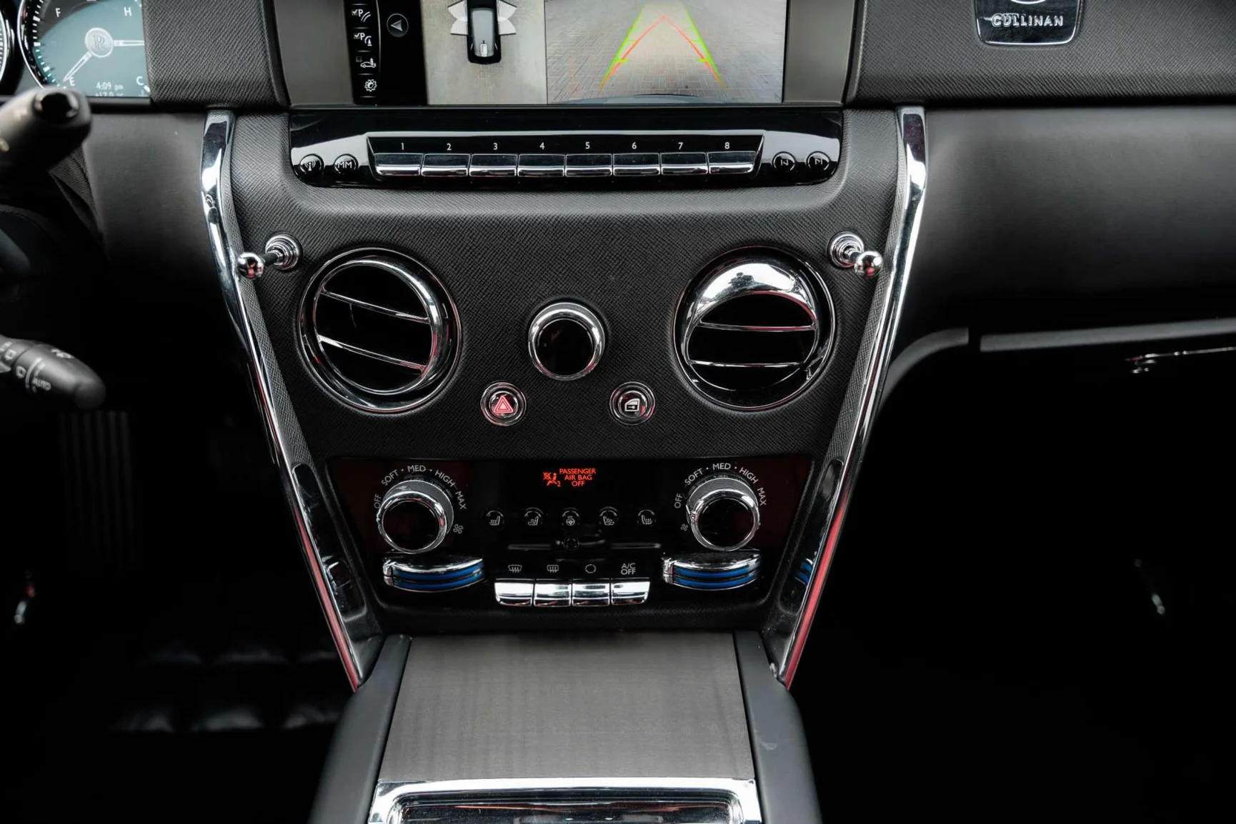 迪拜Rolls-Royce Cullinan Grey出租 – 图片 10