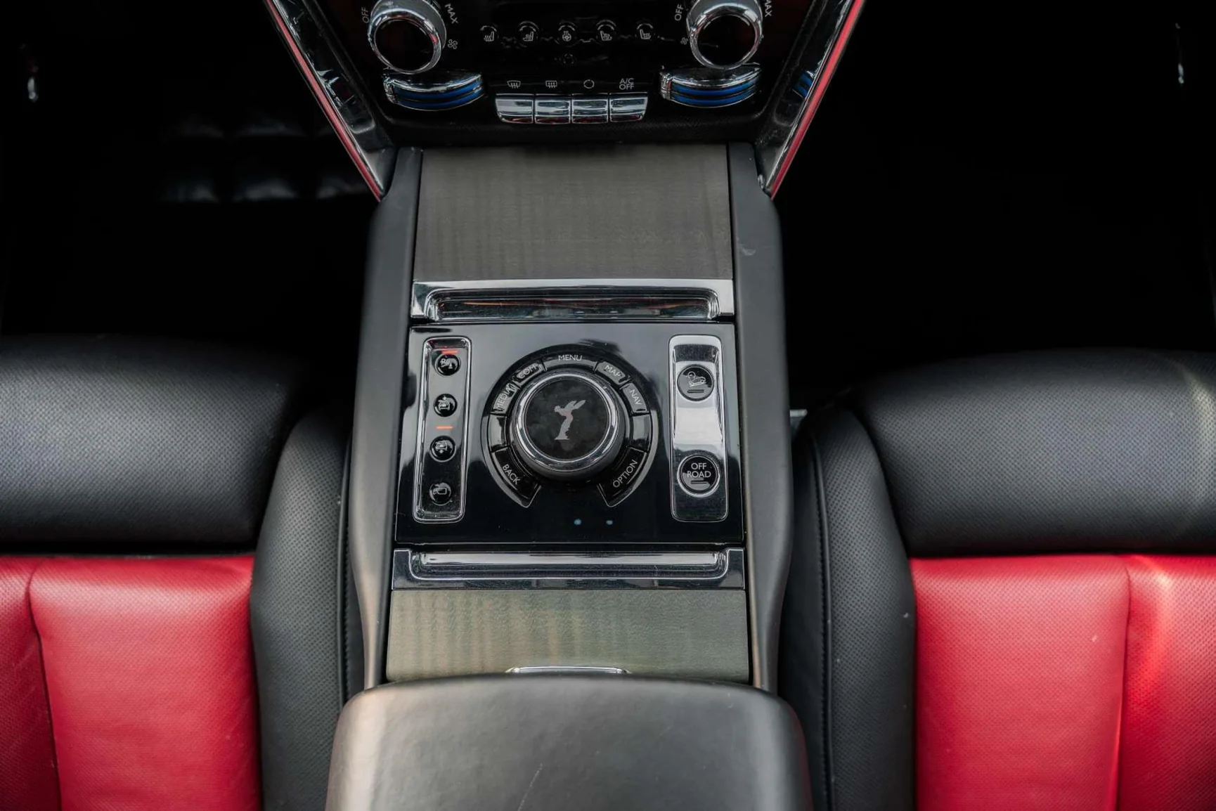 迪拜Rolls-Royce Cullinan Grey出租 – 图片 11