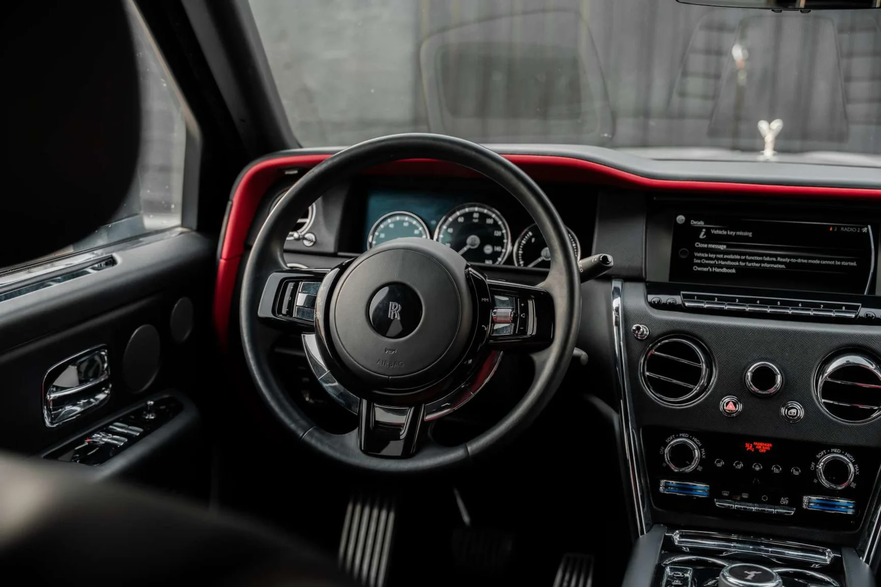 迪拜Rolls-Royce Cullinan Grey出租 – 图片 6