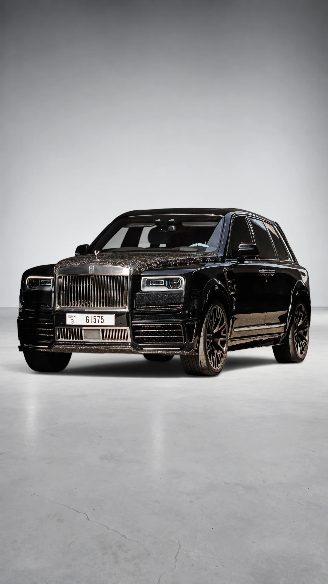 迪拜Rolls-Royce Cullinan Mansory Black出租