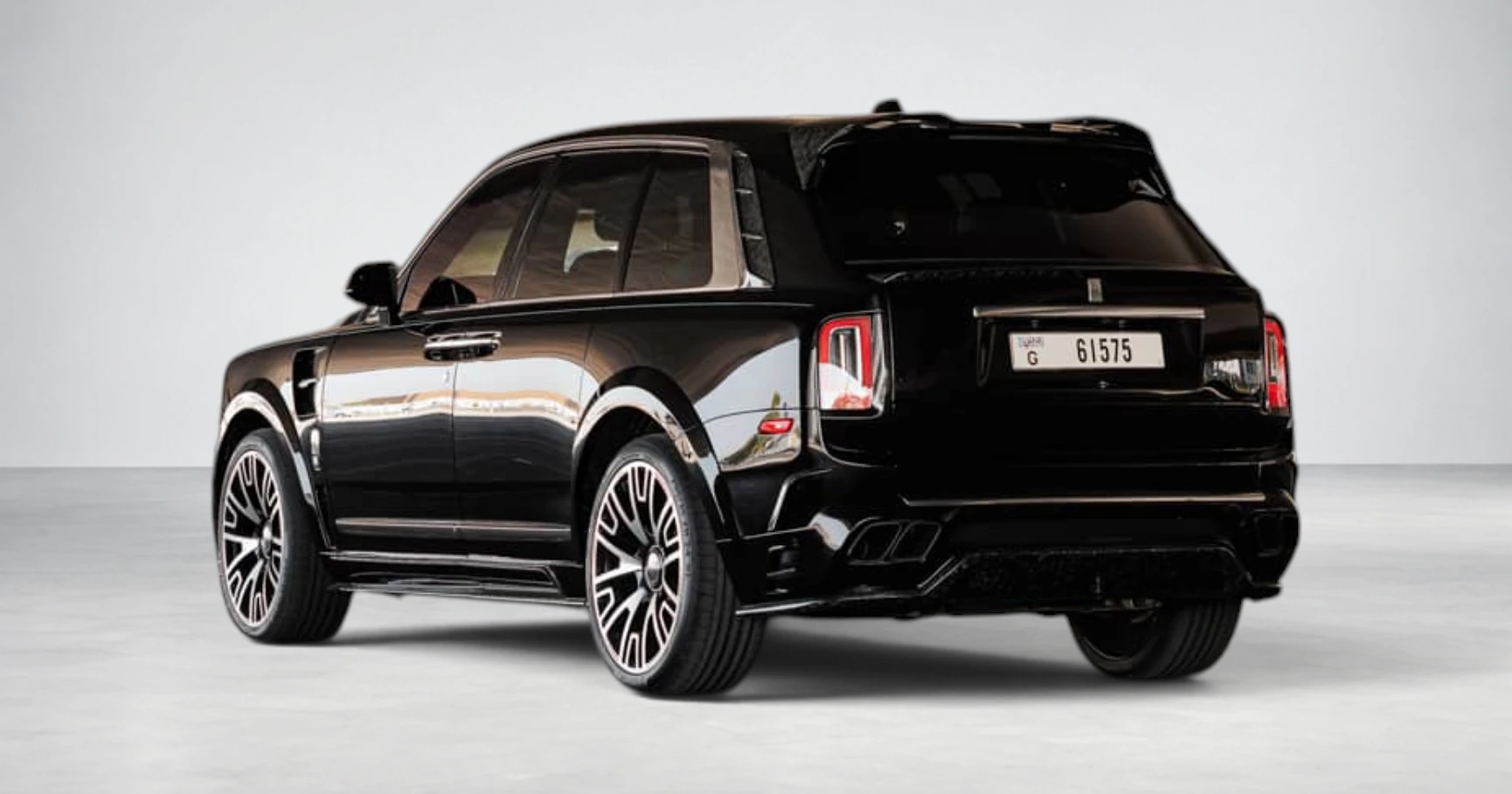Rolls-Royce Cullinan Mansory Black mieten in Dubai – Foto 3