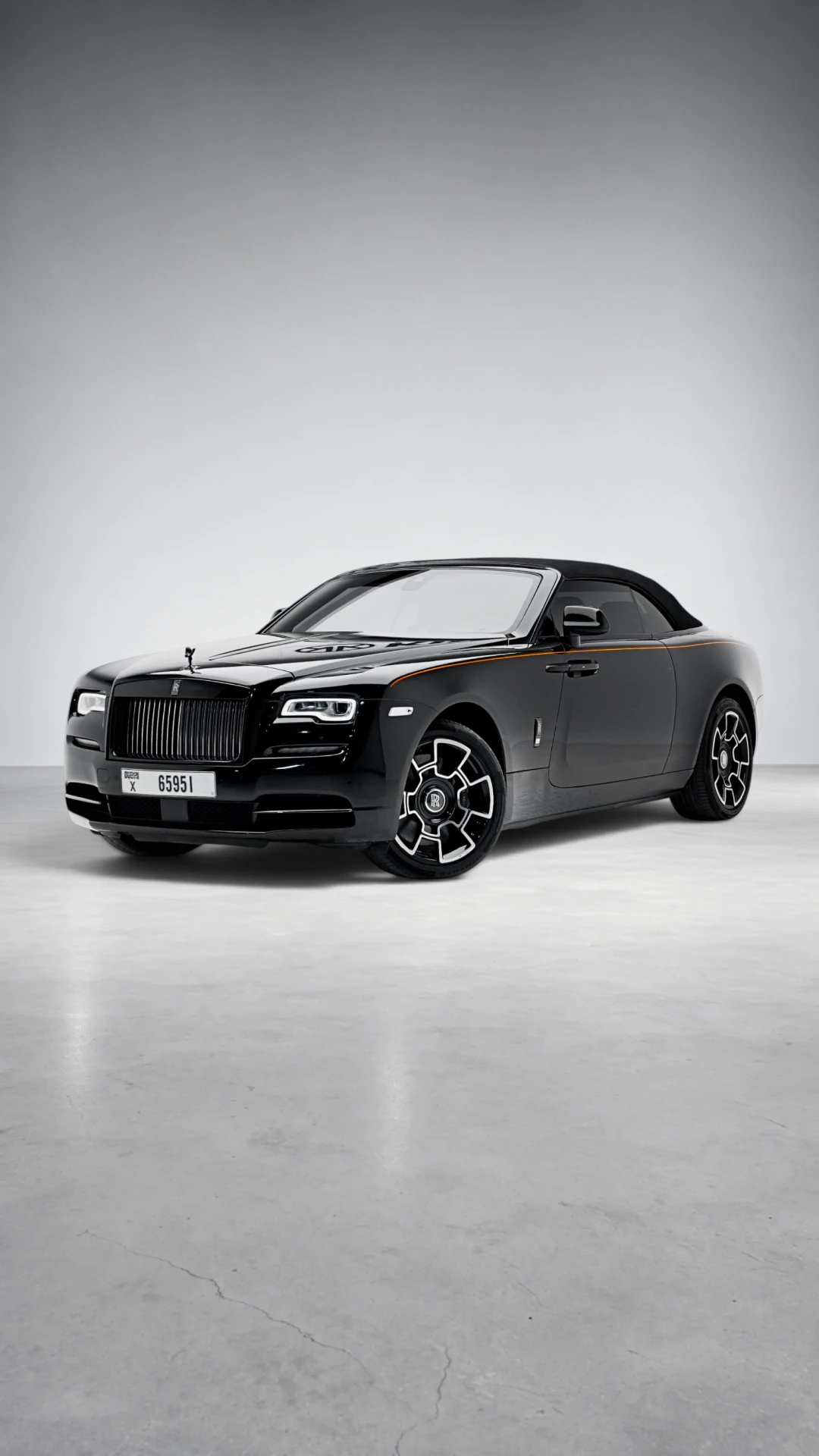 Rolls-Royce Dawn Black Badge Diamond Black Fullbleed Shot