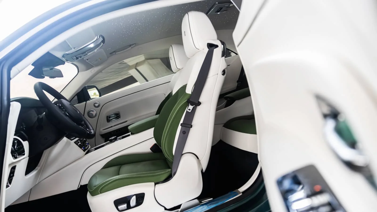 Rolls-Royce Spectre Teal Green à louer à Dubaï – photo 8