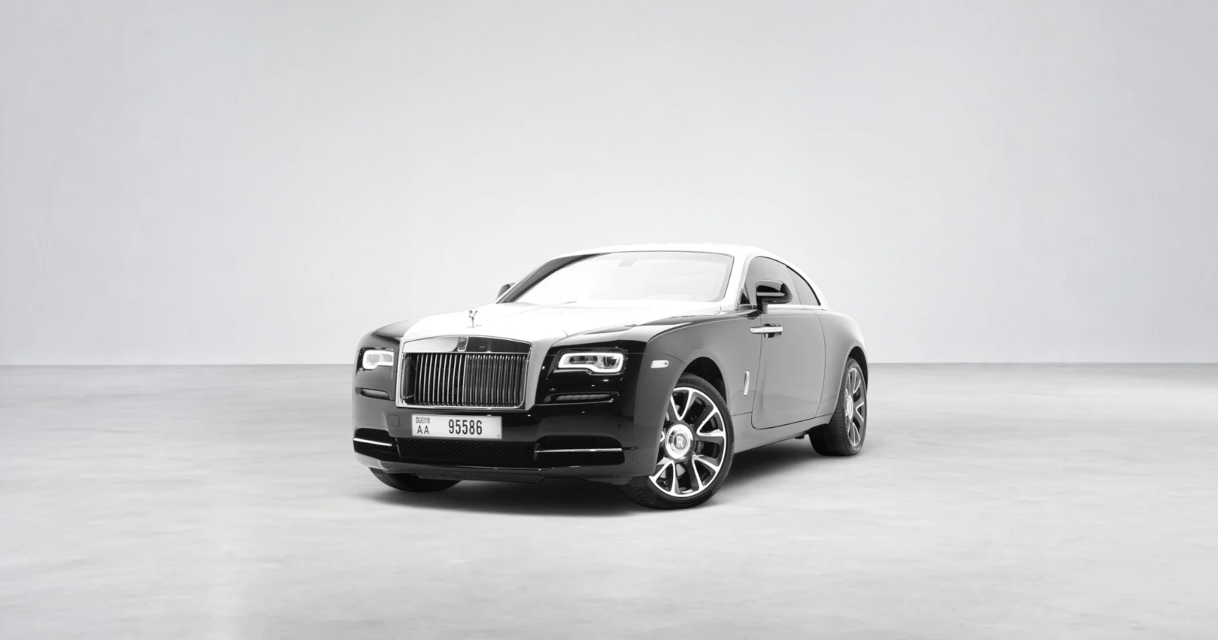 Rolls-Royce Wraith Black Badge Diamond Black - View 2