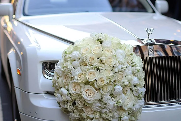 White Rolls-Royce decorated with ivory roses for a wedding in Dubai